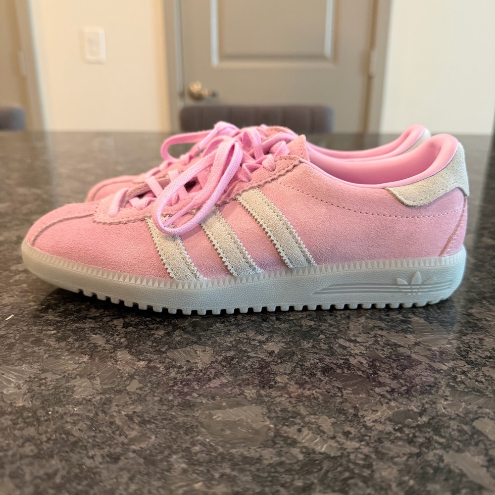 Adidas Bermuda‎ Sneakers Size 5.5 Pink